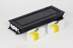 Toner Neutro (con Chip) + 2 Vaschette Recupero (TK-685)