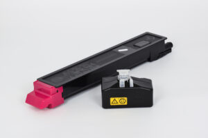 Toner Neutro Magenta + Vaschetta Recupero (TK-8315M)