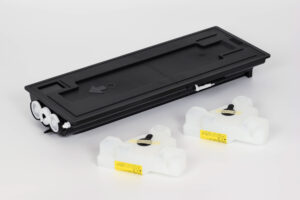 Toner Neutro (con Chip) + 2 Vaschette Recupero (TK-435)
