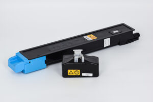 Cartuccia Toner Compatibile Ciano + Vaschetta Recupero (TK-8325C)