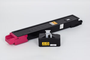Cartuccia Toner Compatibile Magenta + Vaschetta Recupero (TK-8325M)