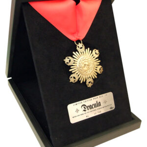Factory Entertainment UM MEDALLION OF DRACULA LTD ED PROP REP REPLICA