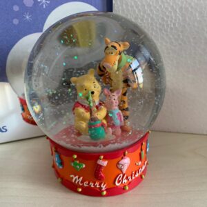GALVAS 90102 PALLA CON NEVE WINNIE, TIGRO E PIMPI 9 x 12 CM ADDOBBI NATALE