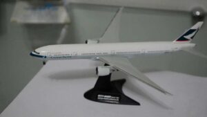 HERPA AEREO 560337 CATHAY PACIFIC B747-400 PW ENGINE 1/500 Modellino