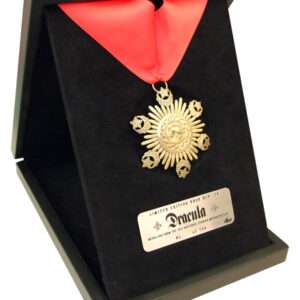Factory Entertainment UM MEDALLION OF DRACULA LTD ED PROP REP REPLICA