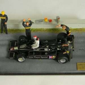 Microworld BE12 DIORAMA F1 LOTUS ANDRETTI 1978 WINNER + 6 figure Modellino