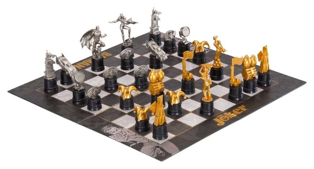 DC Comics Chess Set Batman Vs. The Joker 47 Cm Noble Collection