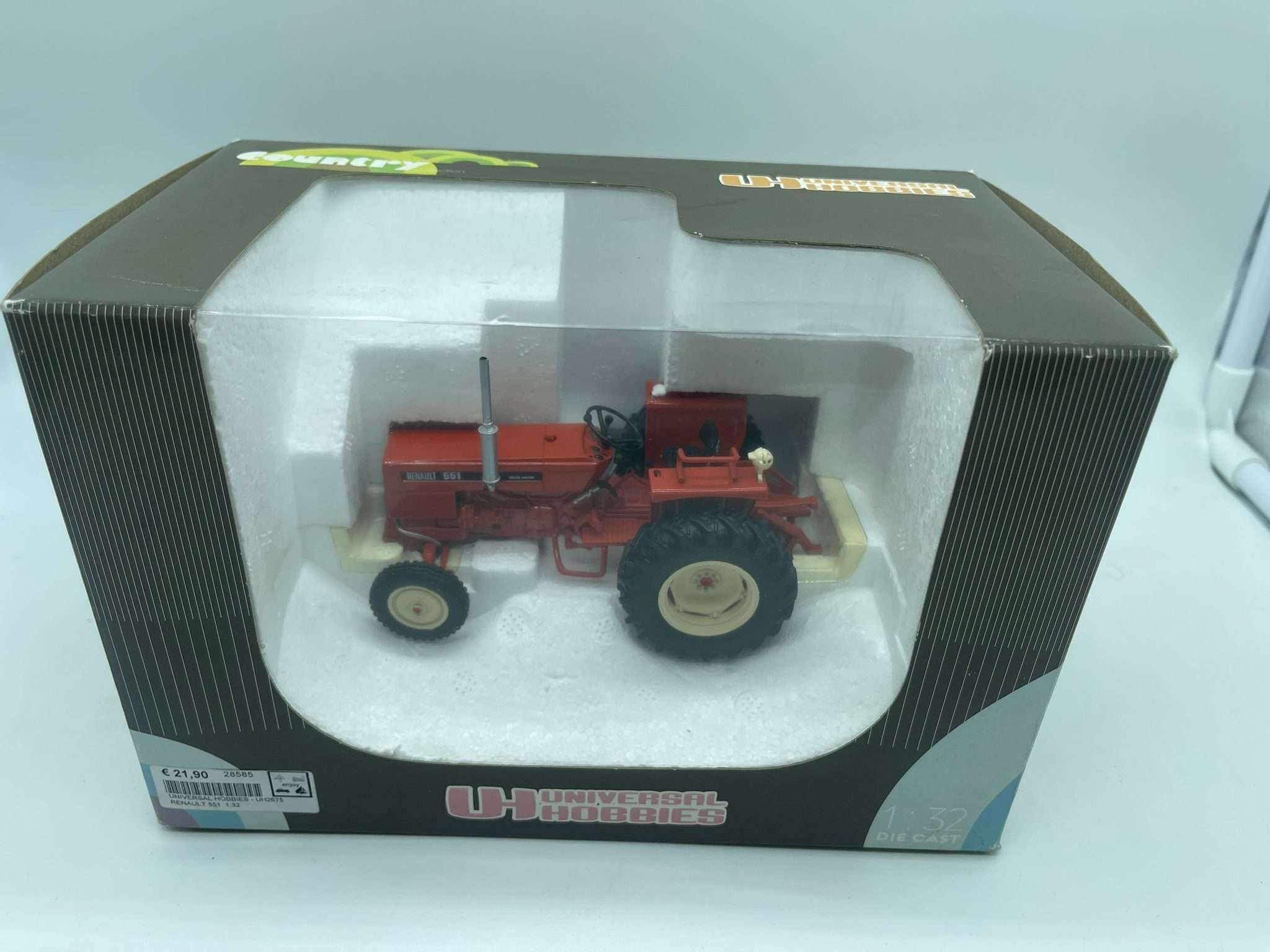 UNIVERSAL HOBBIES UH2675 TRATTORE RENAULT 551 1:32 Modellino