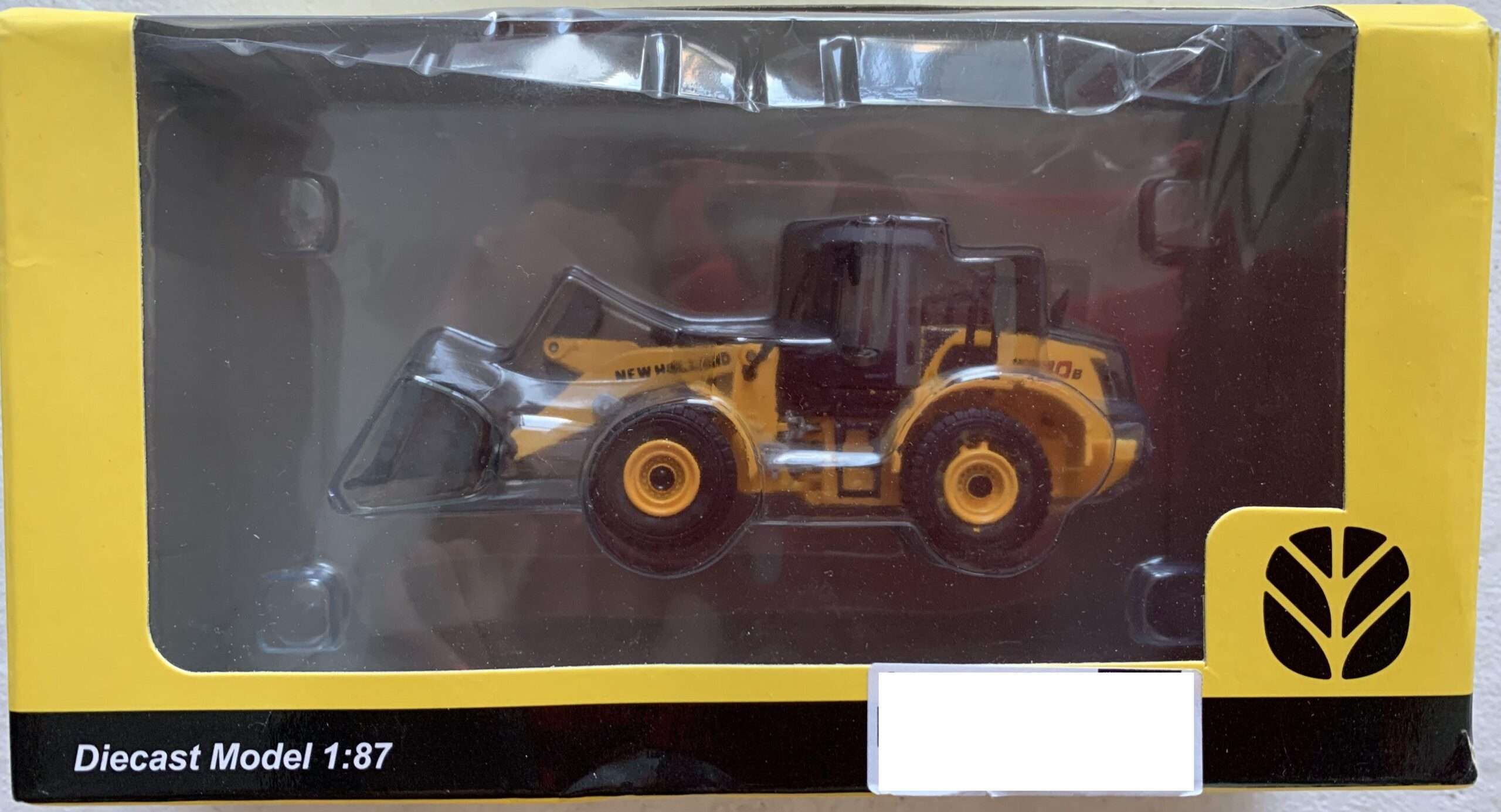 NEW HOLLAND W190B EHEEL LOADER GIALLO 1/87 MODELLINO SCATOLA ROVINATA