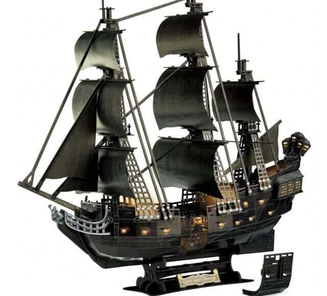 Pirates Of The Caribbean: Dead Men Tell No Tales 3D Puzzle Black Pearl LED Edition Revell